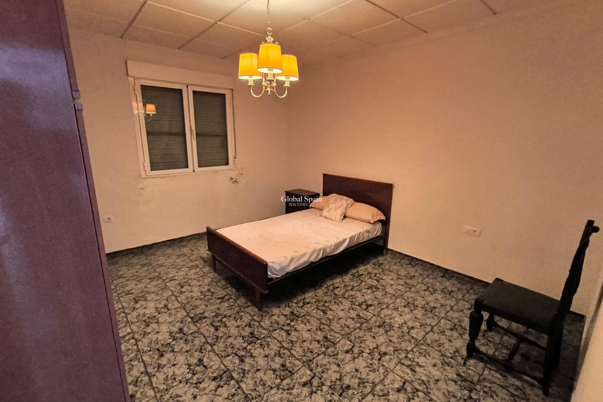 Odsprzedaż - DOM -
YECLA - Inland