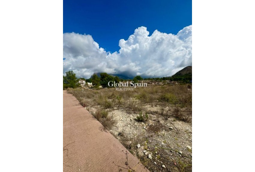 Odsprzedaż - DZIAŁKA GRUNTU -
FINESTRAT - Costa Blanca