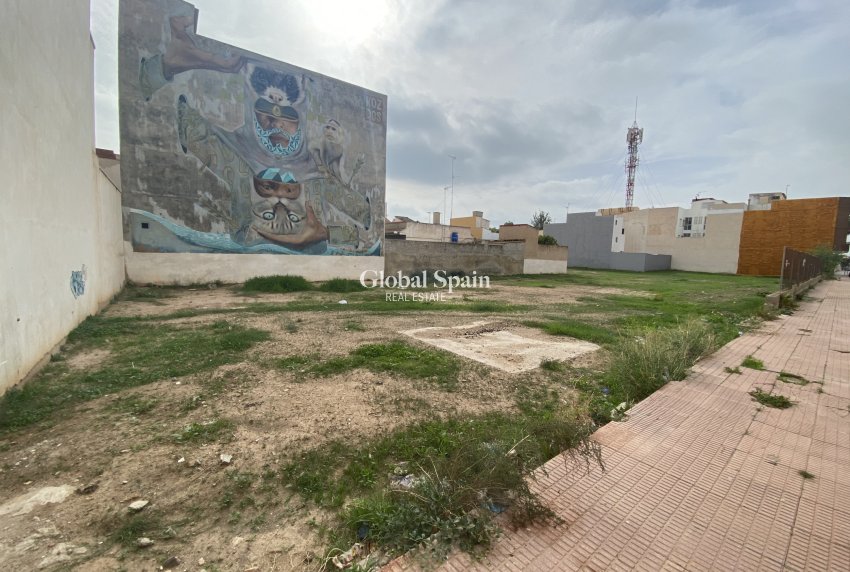 Odsprzedaż - DZIAŁKA GRUNTU -
LOS ALCÁZARES