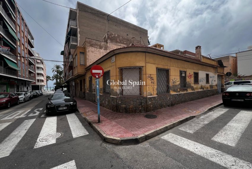 Odsprzedaż - DZIAŁKA GRUNTU -
TORREVIEJA - Playa del Cura