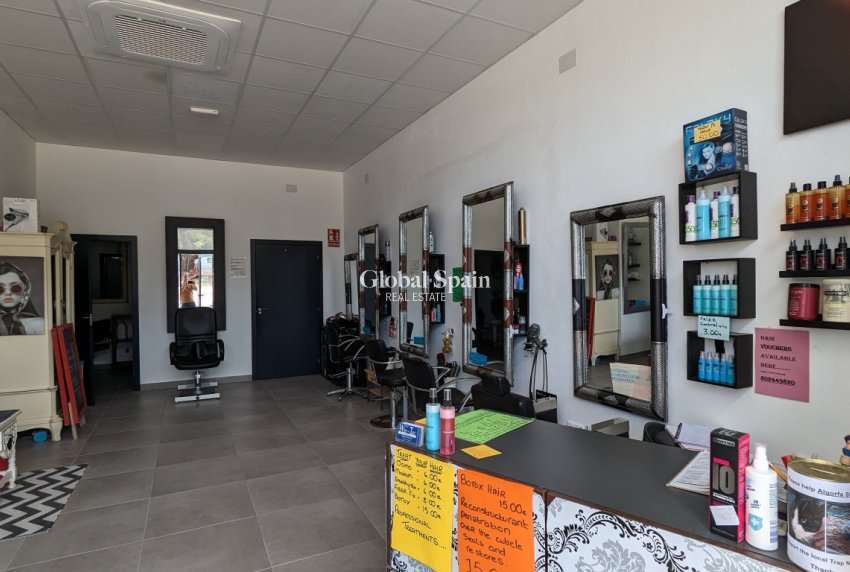 Odsprzedaż - Handlowy -
Lo Crispin