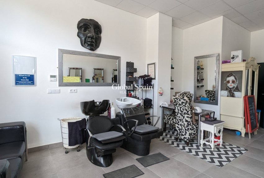 Odsprzedaż - Handlowy -
Lo Crispin