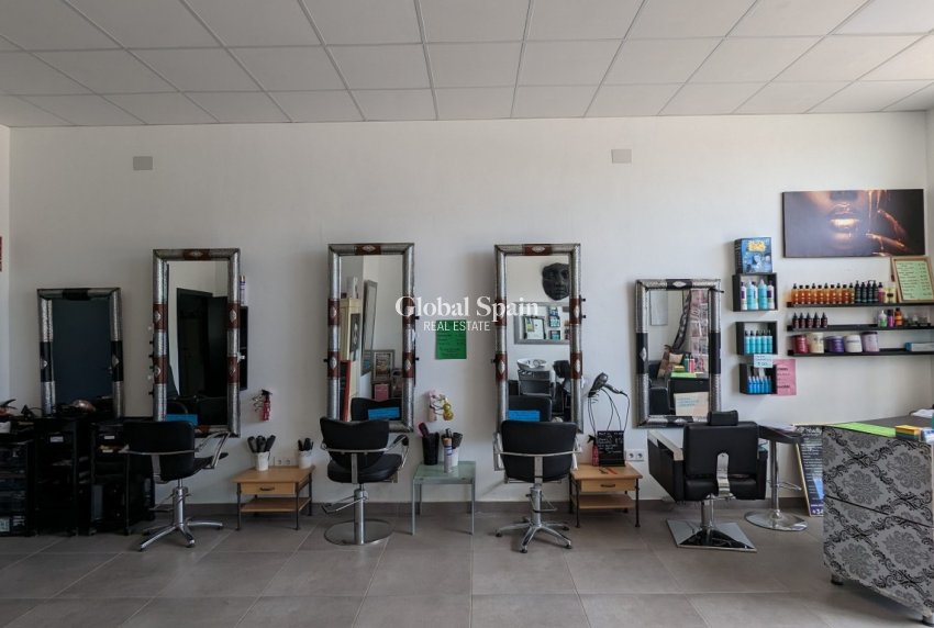 Odsprzedaż - Handlowy -
Lo Crispin