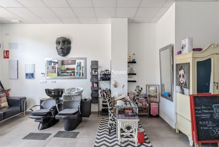 Odsprzedaż - Handlowy -
Lo Crispin