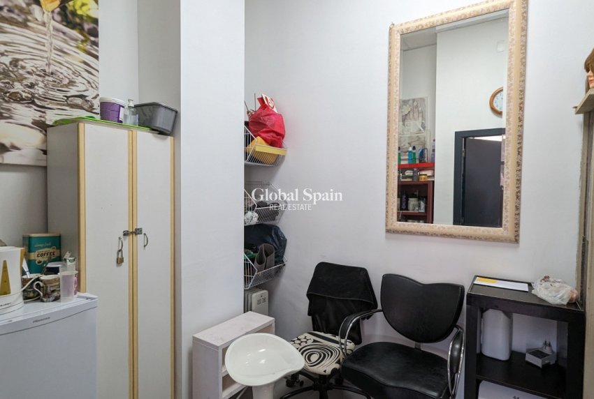 Odsprzedaż - Handlowy -
Lo Crispin