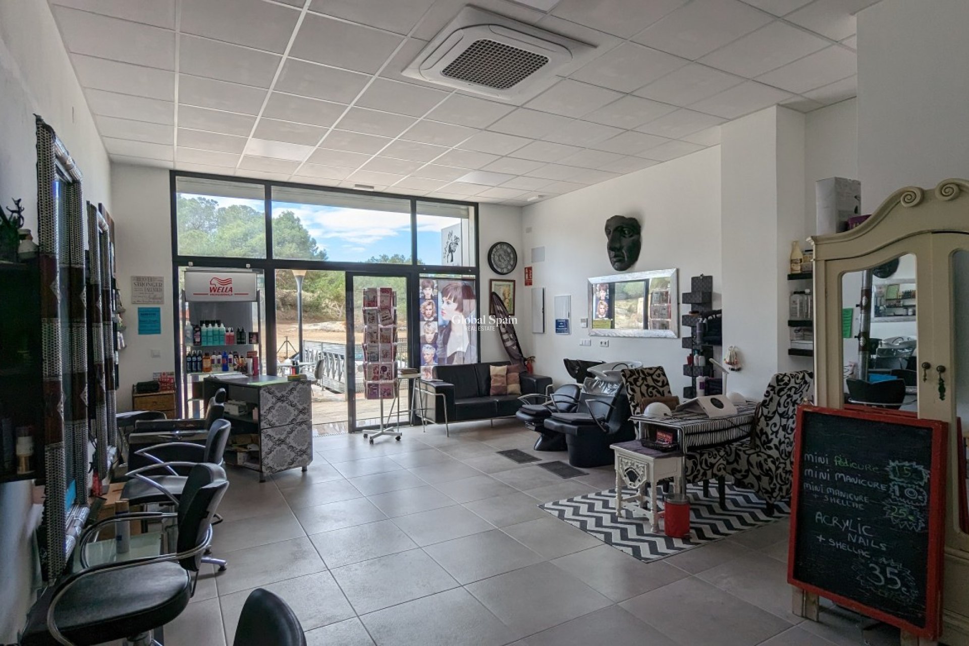 Odsprzedaż - Handlowy -
Lo Crispin