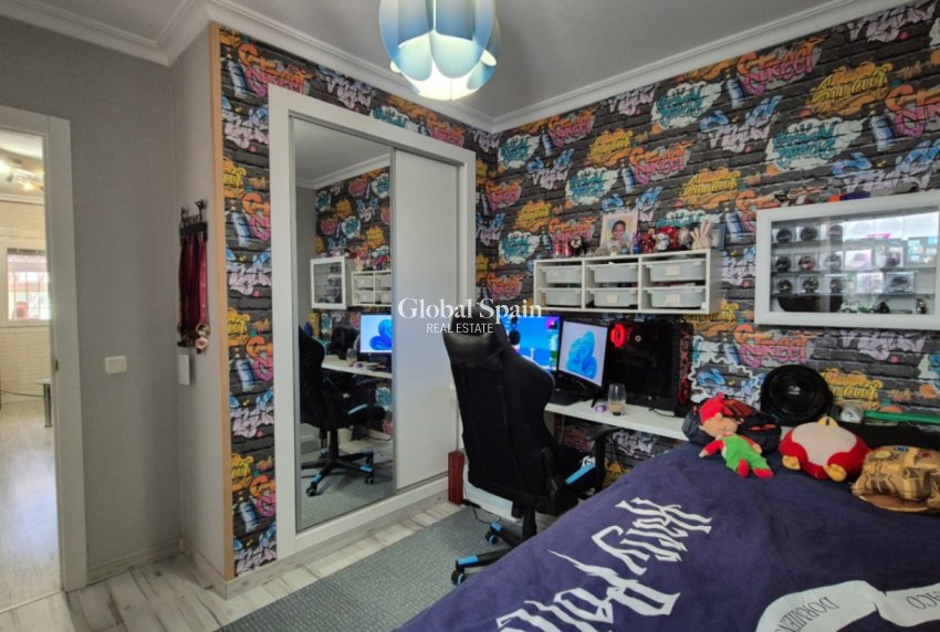 Odsprzedaż - Kamienica -
TORREVIEJA - Costa Blanca Sur