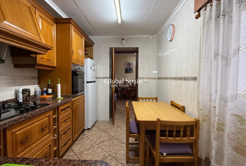 Odsprzedaż - Kamienica -
TORREVIEJA - Costa Blanca Sur