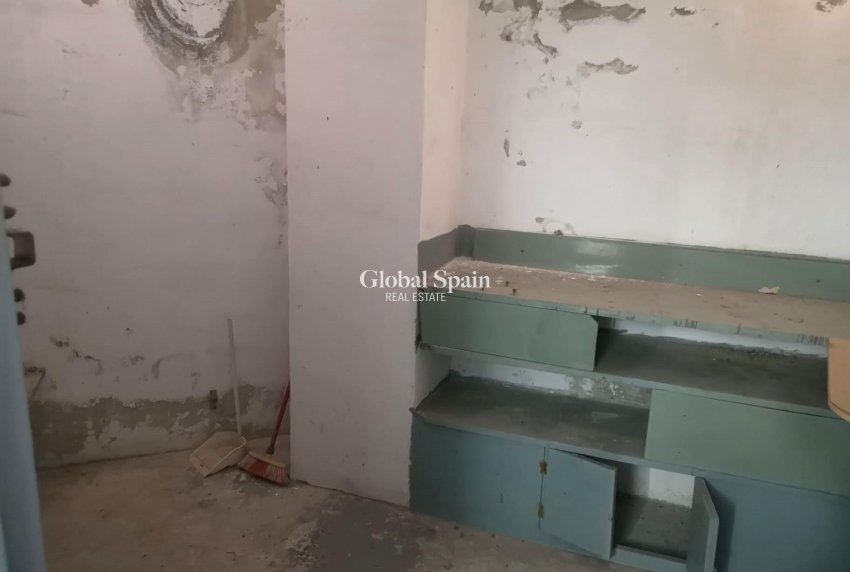 Odsprzedaż - Magazyn -
TORREVIEJA - Estacion de autobuses