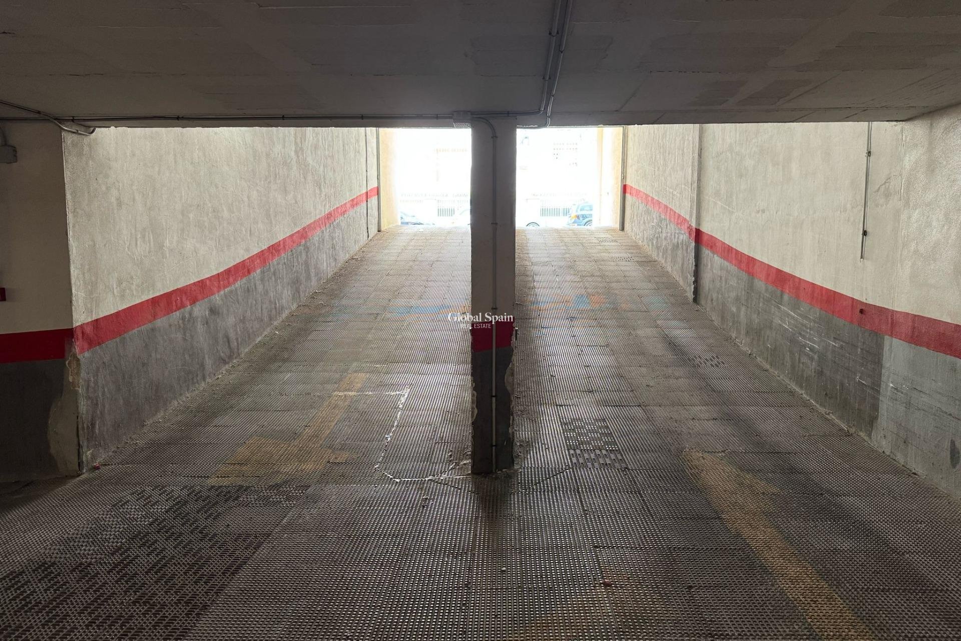 Odsprzedaż - MIEJSCA PARKINGOWE / GARAZ -
TORREVIEJA - Centro
