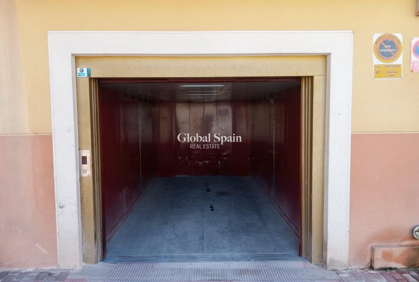Odsprzedaż - MIEJSCA PARKINGOWE / GARAZ -
TORREVIEJA - La Mata