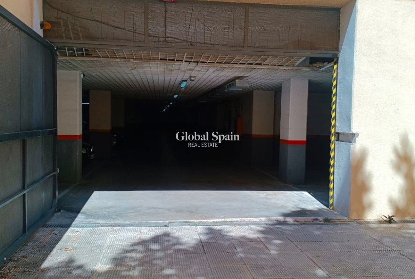 Odsprzedaż - MIEJSCA PARKINGOWE / GARAZ -
VILLAJOYOSA - Cala de Villajoyosa