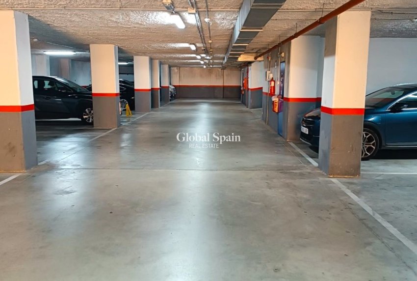 Odsprzedaż - MIEJSCA PARKINGOWE / GARAZ -
VILLAJOYOSA - Cala de Villajoyosa