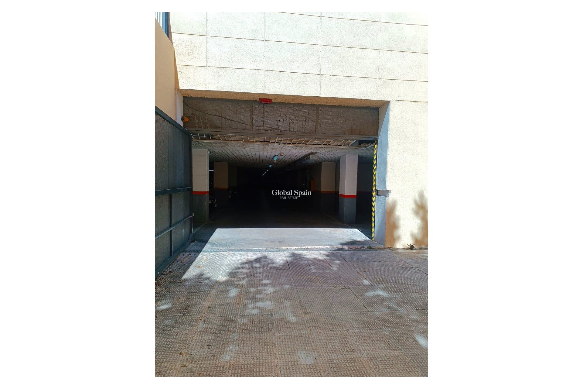 Odsprzedaż - MIEJSCA PARKINGOWE / GARAZ -
VILLAJOYOSA - Cala de Villajoyosa