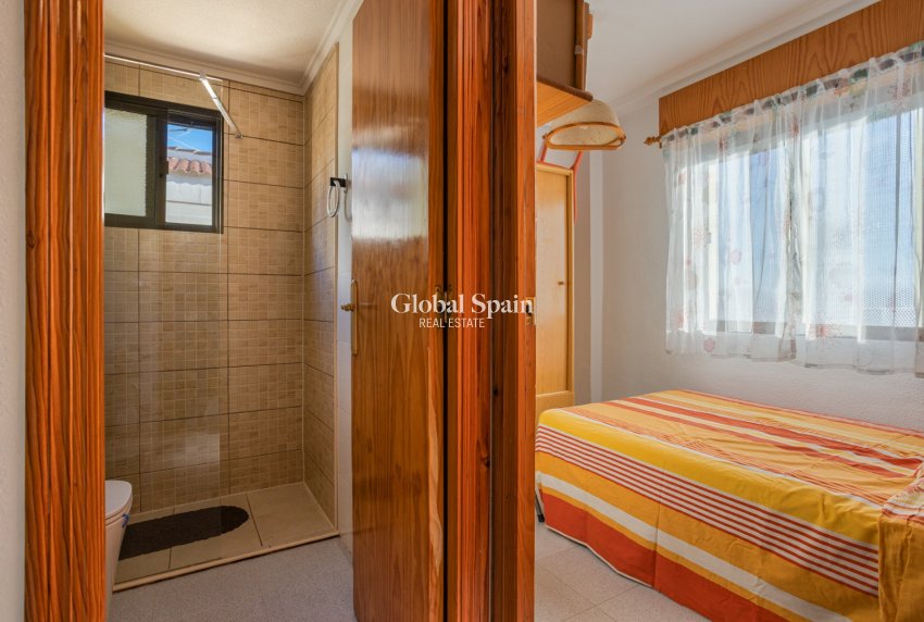 Odsprzedaż - Mieszkanie apartamentowe -
TORREVIEJA - La Siesta