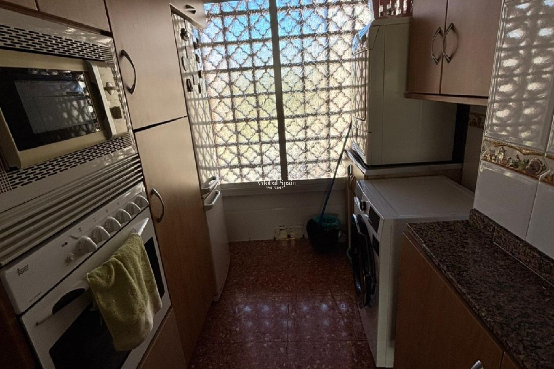 Odsprzedaż - MIESZKANIE -
BENIDORM - Levante