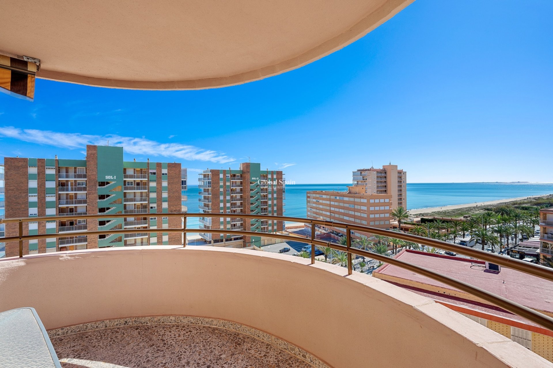 Odsprzedaż - MIESZKANIE -
LOS ARENALES DEL SOL - Segunda linea playa