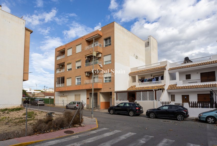 Odsprzedaż - MIESZKANIE -
LOS MONTESINOS - Costa Blanca