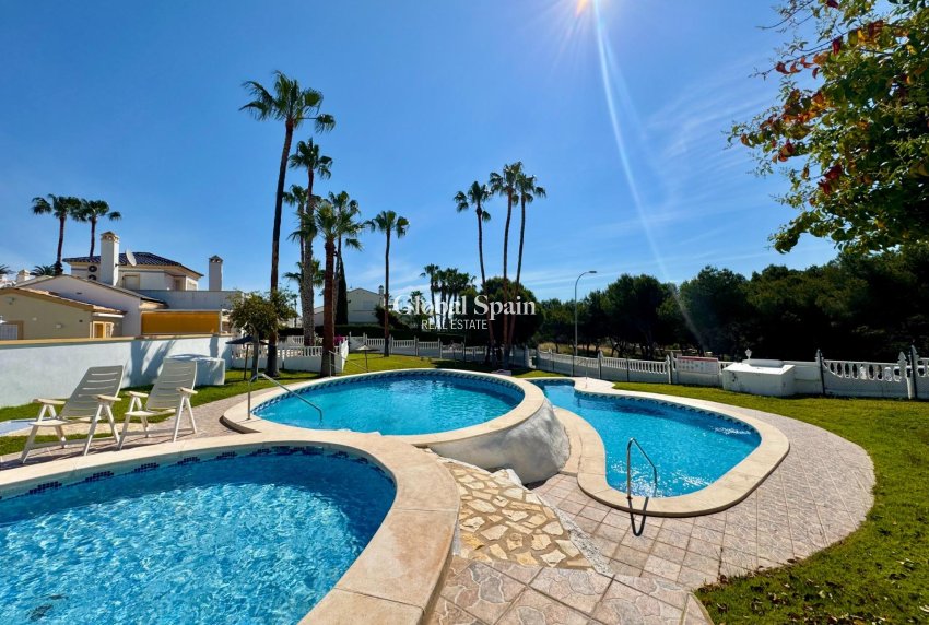 Odsprzedaż - MIESZKANIE -
ORIHUELA COSTA - VILLAMARTÍN