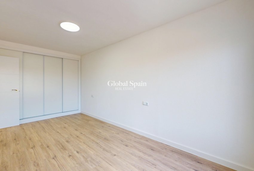 Odsprzedaż - MIESZKANIE -
ORIHUELA COSTA - VILLAMARTÍN