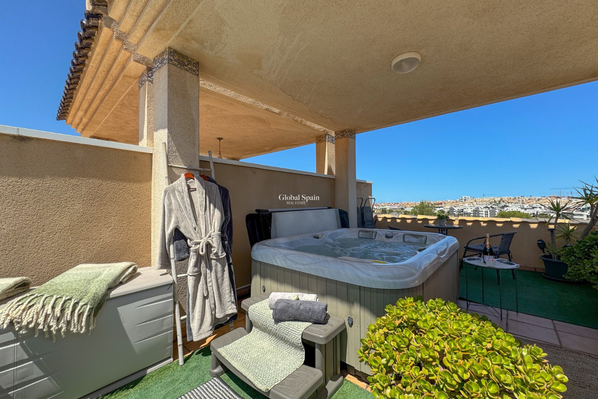 Odsprzedaż - MIESZKANIE -
ORIHUELA COSTA - VILLAMARTÍN