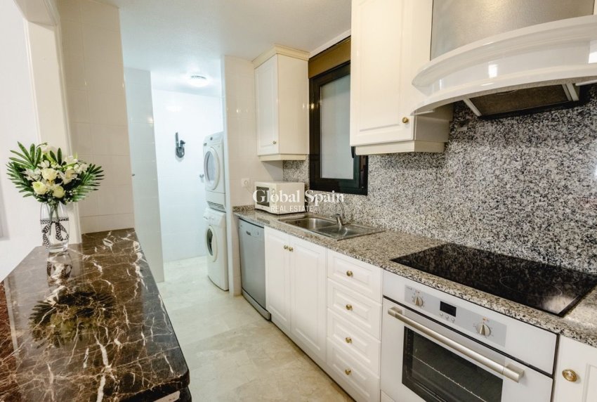 Odsprzedaż - MIESZKANIE -
ORIHUELA COSTA - VILLAMARTÍN