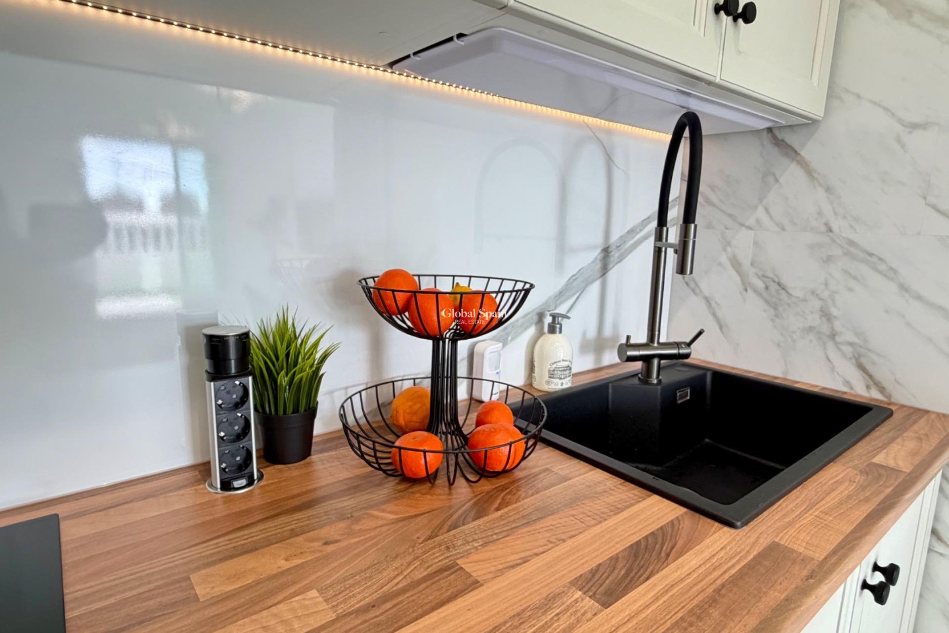 Odsprzedaż - MIESZKANIE -
ORIHUELA COSTA - 