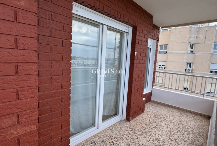 Odsprzedaż - MIESZKANIE -
ORIHUELA COSTA - 
