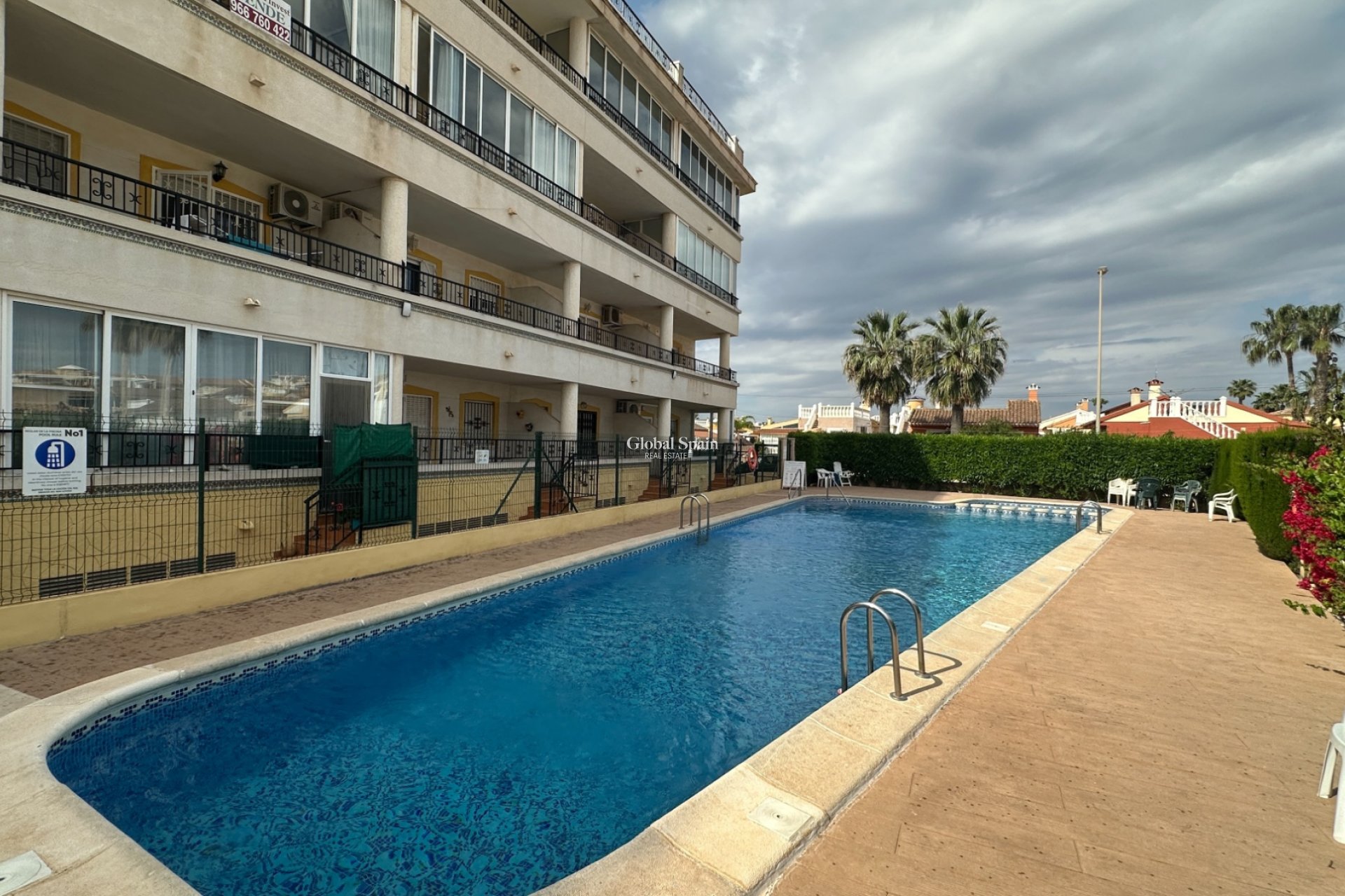 Odsprzedaż - MIESZKANIE -
ORIHUELA COSTA - 