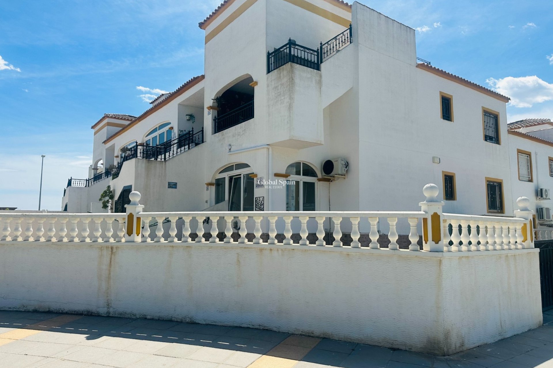 Odsprzedaż - MIESZKANIE -
ORIHUELA - Entre Naranjos