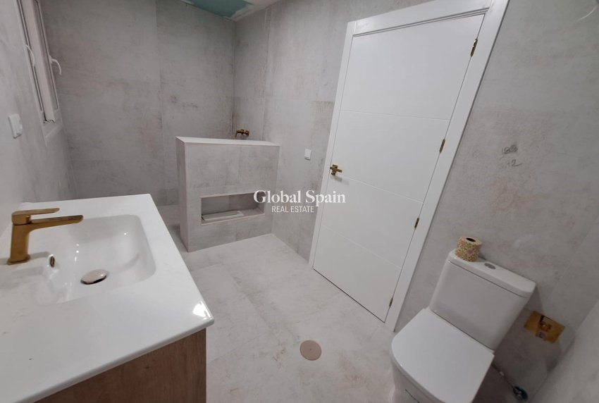 Odsprzedaż - MIESZKANIE -
TORREVIEJA - Acequion