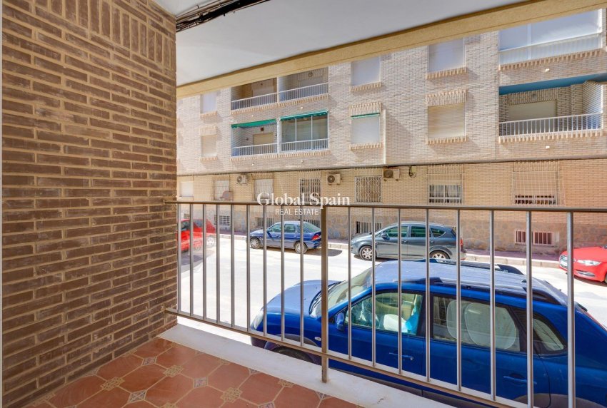 Odsprzedaż - MIESZKANIE -
TORREVIEJA - Acequion