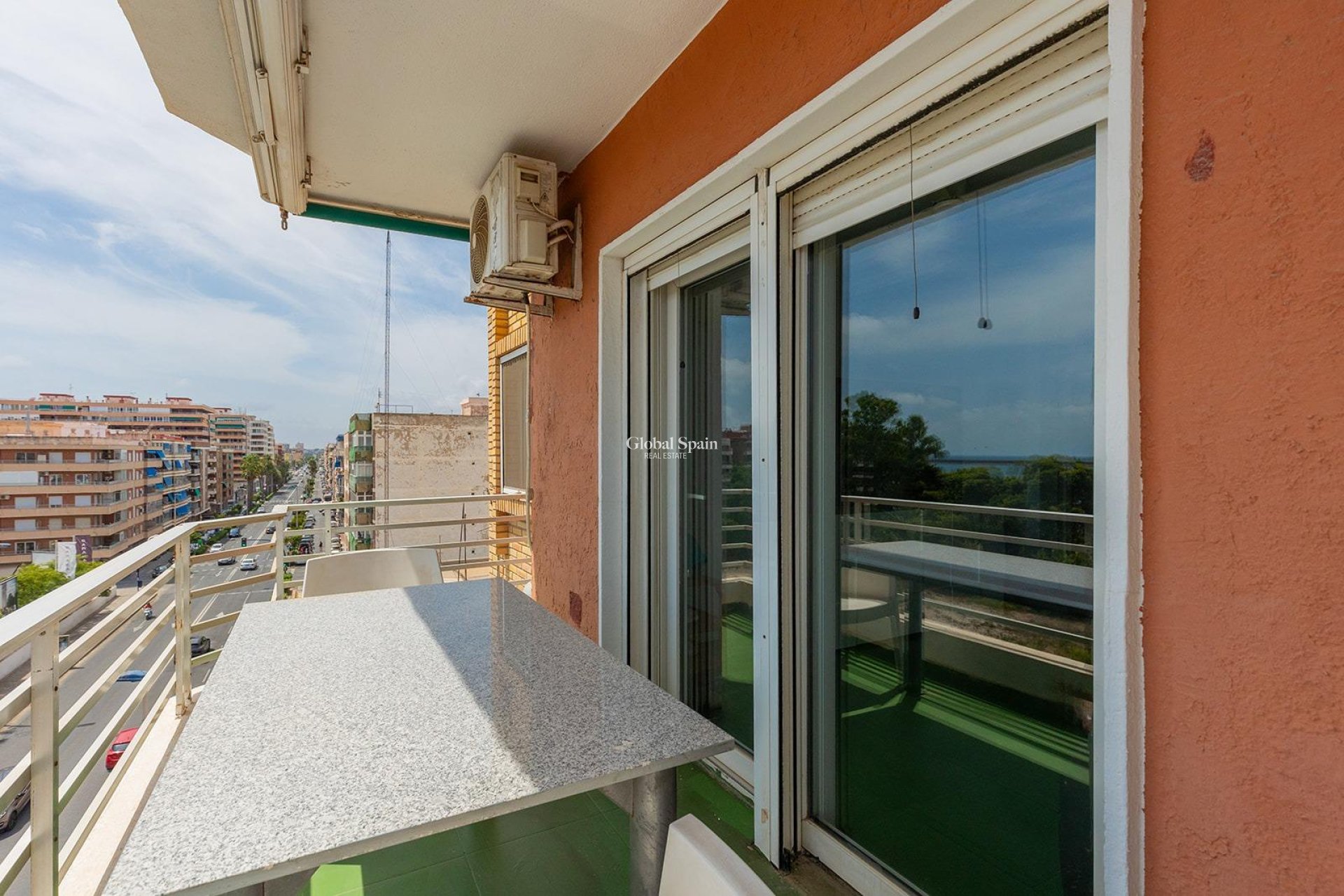 Odsprzedaż - MIESZKANIE -
TORREVIEJA - Acequion