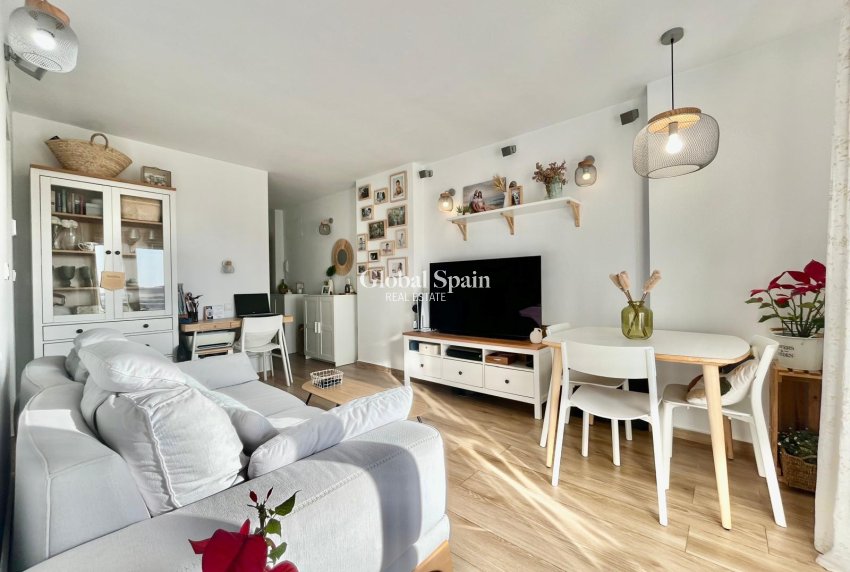 Odsprzedaż - MIESZKANIE -
TORREVIEJA - Calas blanca