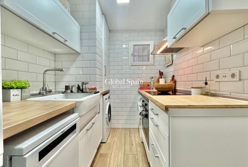 Odsprzedaż - MIESZKANIE -
TORREVIEJA - Calas blanca