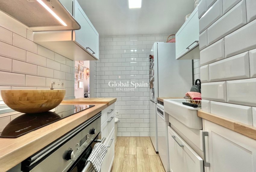 Odsprzedaż - MIESZKANIE -
TORREVIEJA - Calas blanca