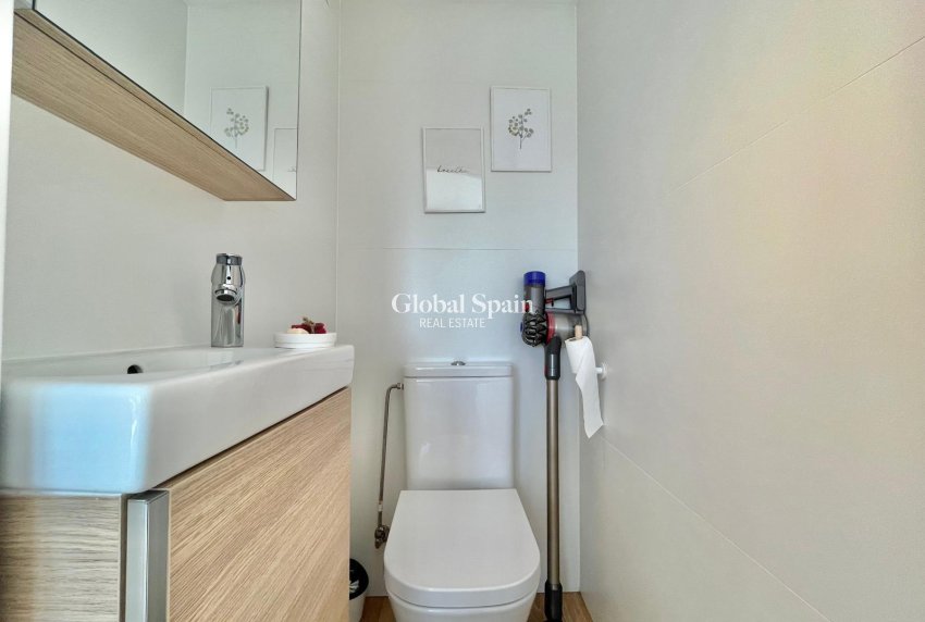 Odsprzedaż - MIESZKANIE -
TORREVIEJA - Calas blanca