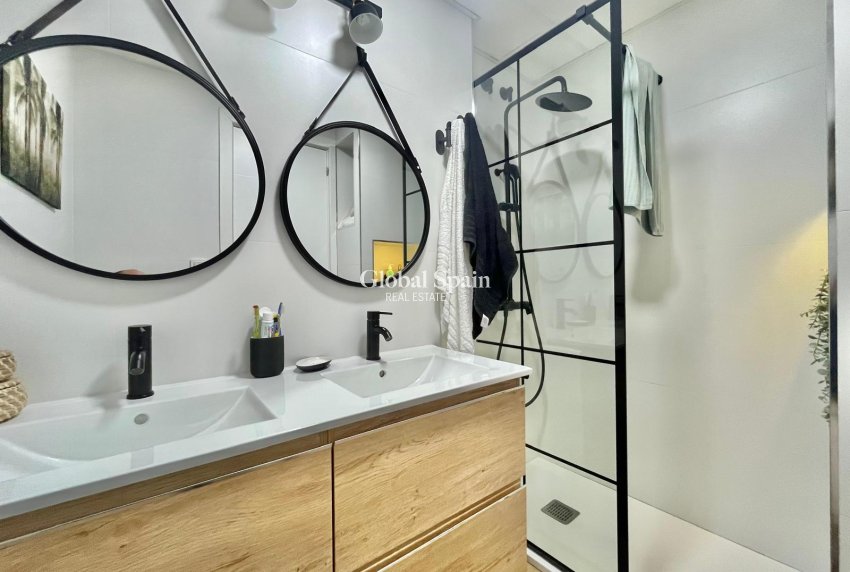 Odsprzedaż - MIESZKANIE -
TORREVIEJA - Calas blanca