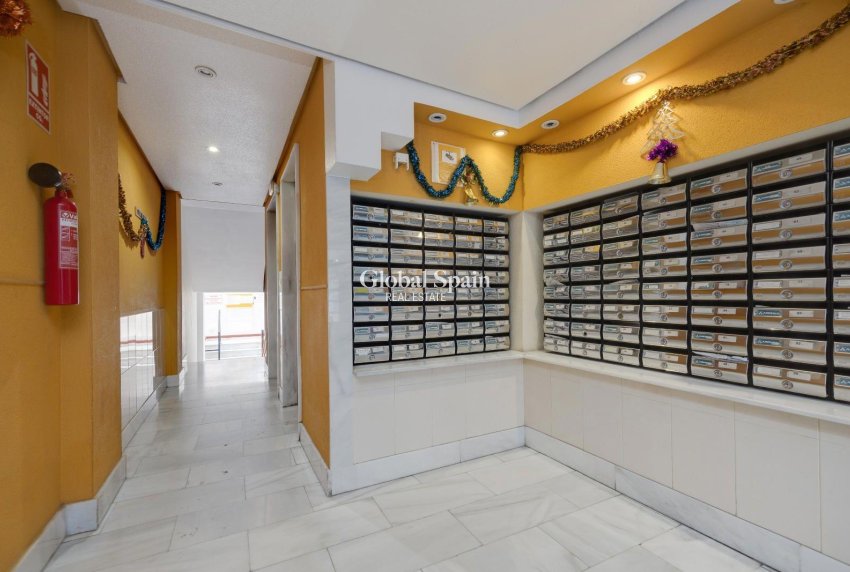 Odsprzedaż - MIESZKANIE -
TORREVIEJA - Center