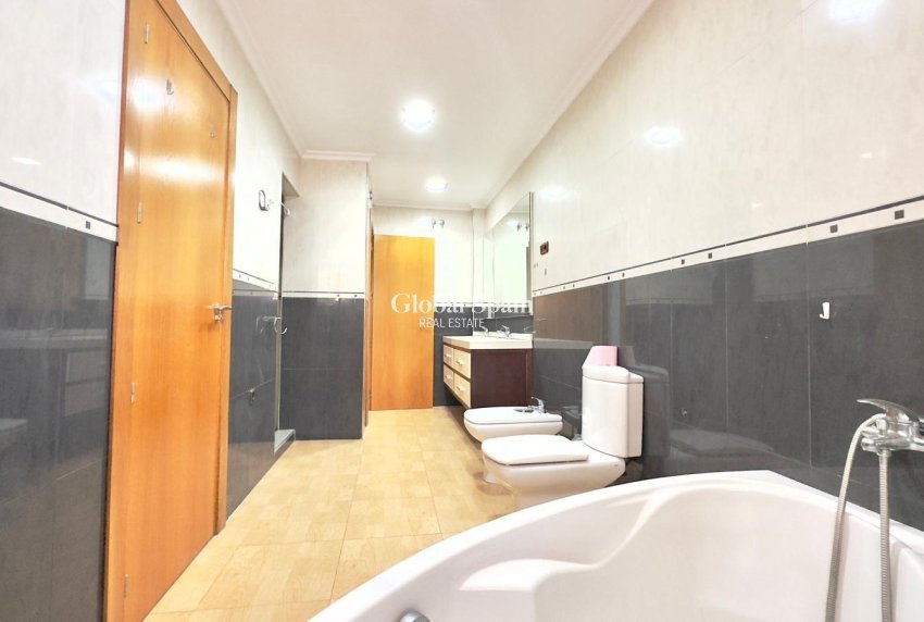 Odsprzedaż - MIESZKANIE -
TORREVIEJA - Center