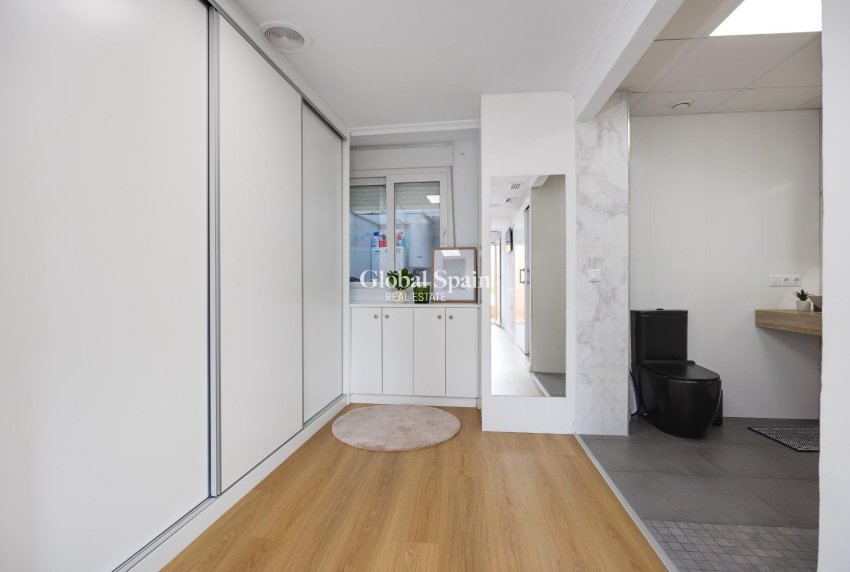 Odsprzedaż - MIESZKANIE -
TORREVIEJA - Center