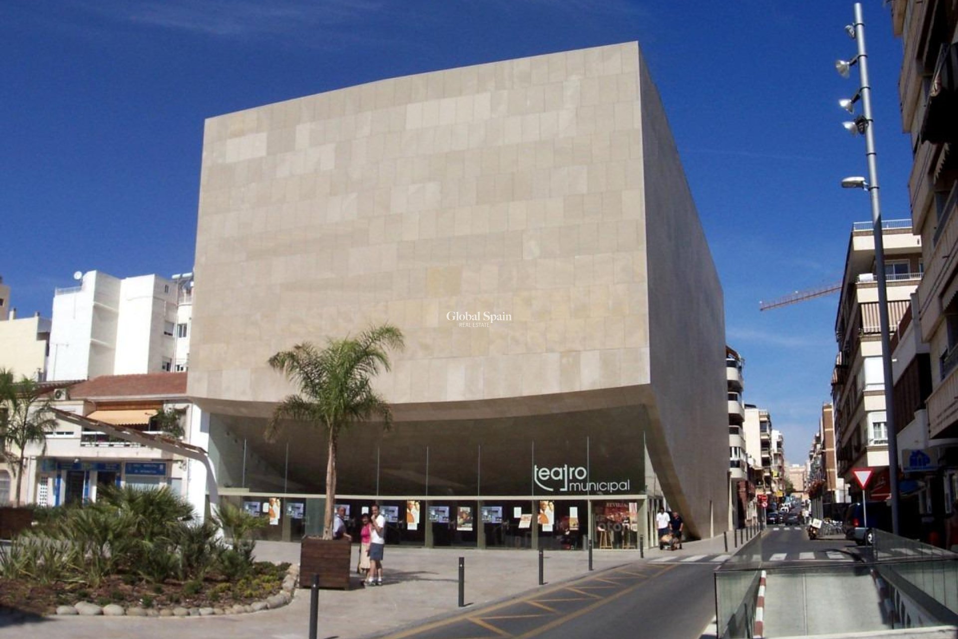 Odsprzedaż - MIESZKANIE -
TORREVIEJA - Center