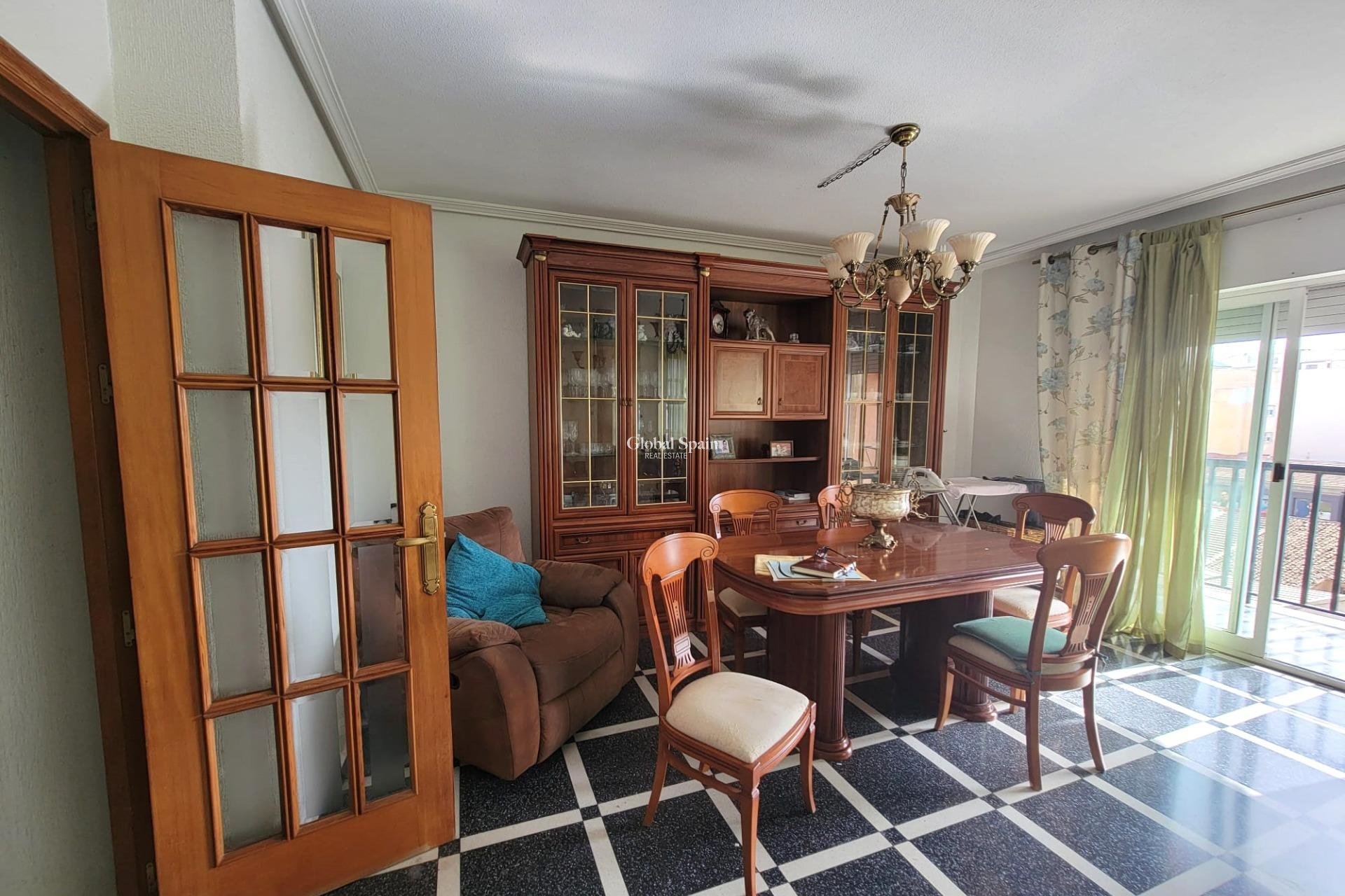 Odsprzedaż - MIESZKANIE -
TORREVIEJA - Center