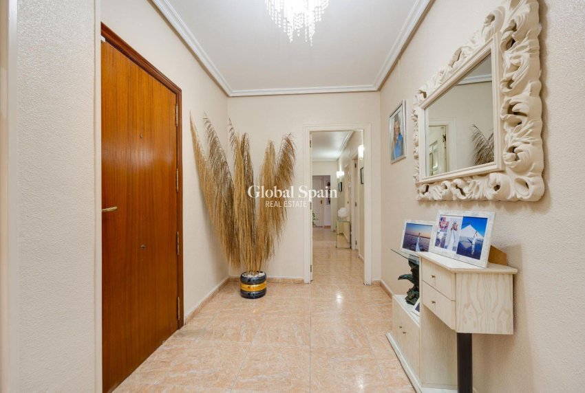 Odsprzedaż - MIESZKANIE -
TORREVIEJA - Center