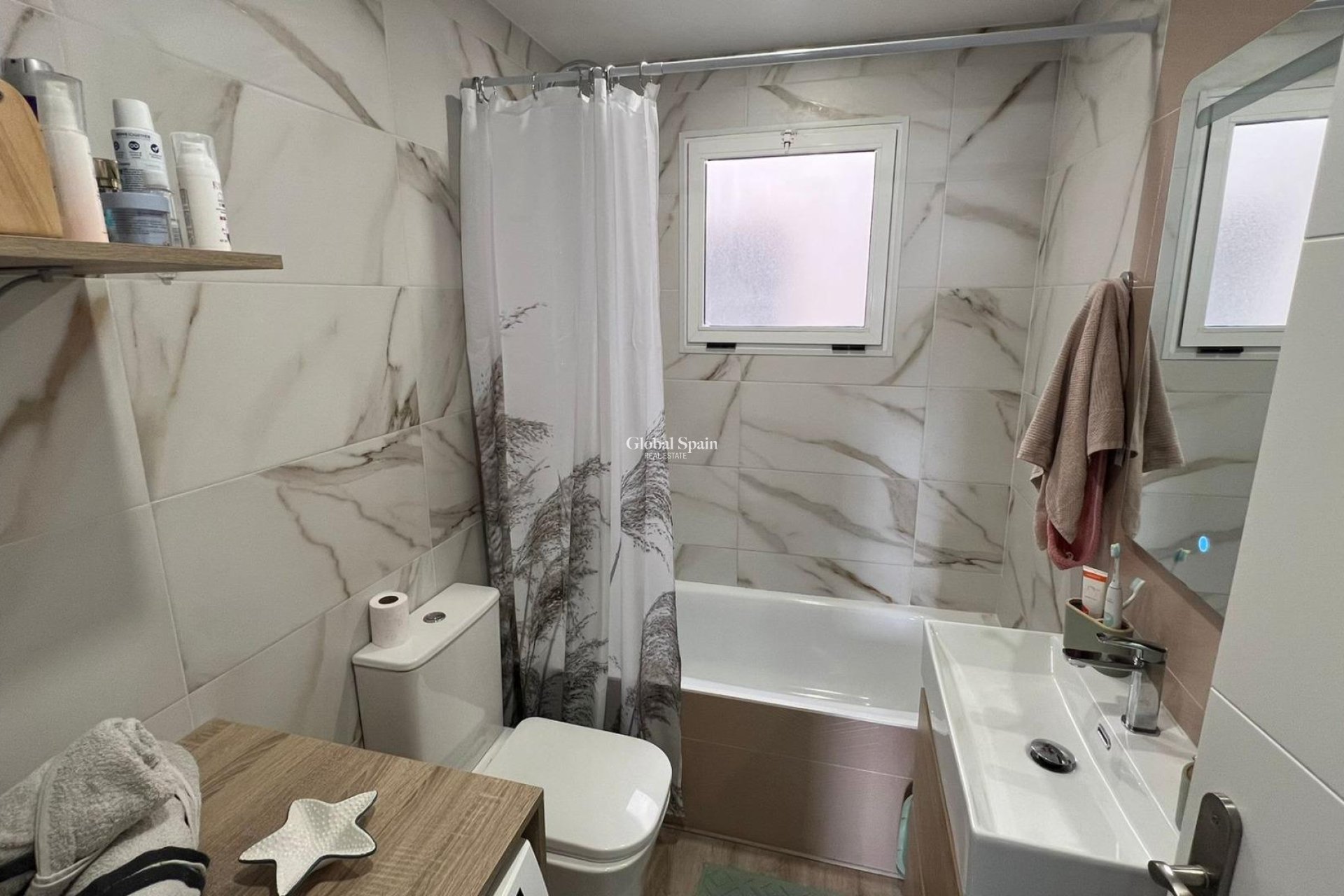 Odsprzedaż - MIESZKANIE -
TORREVIEJA - Center