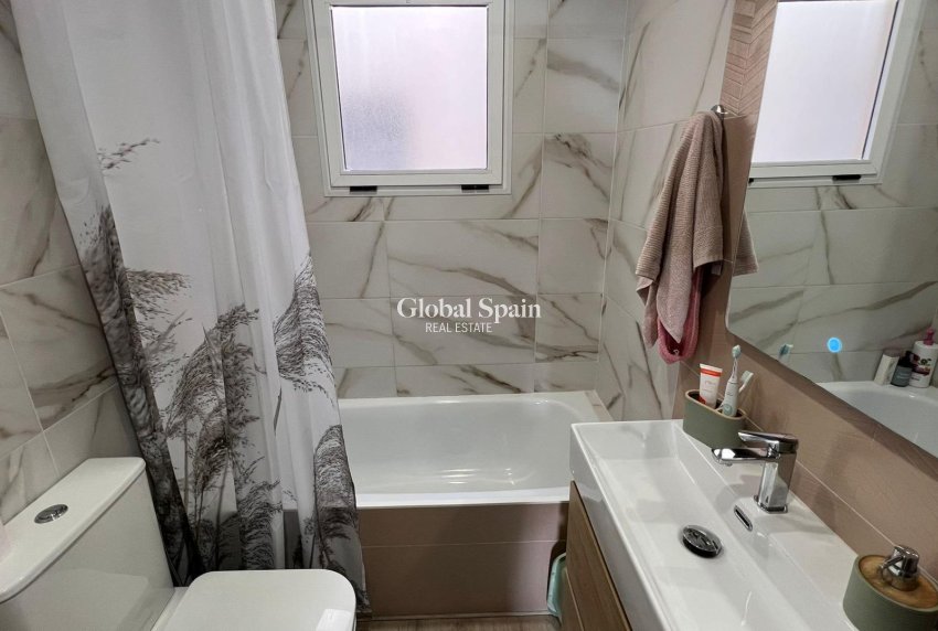 Odsprzedaż - MIESZKANIE -
TORREVIEJA - Center