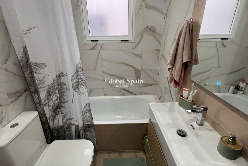 Odsprzedaż - MIESZKANIE -
TORREVIEJA - Center