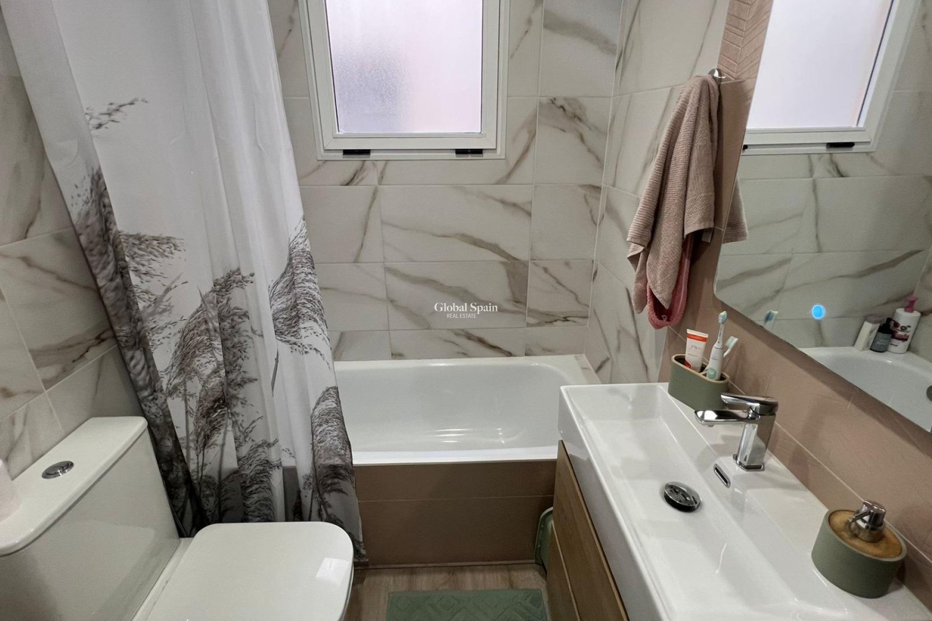 Odsprzedaż - MIESZKANIE -
TORREVIEJA - Center