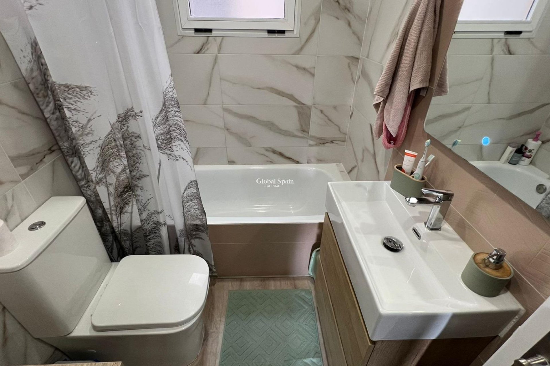 Odsprzedaż - MIESZKANIE -
TORREVIEJA - Center