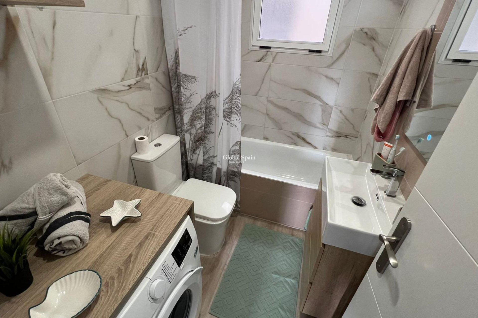 Odsprzedaż - MIESZKANIE -
TORREVIEJA - Center